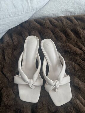 Women’s White Knotted Slide Sandals